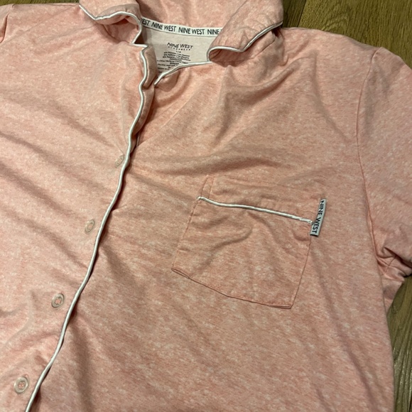 Nine West pajama set shorts and short sleeve size large - Picture 5 of 10